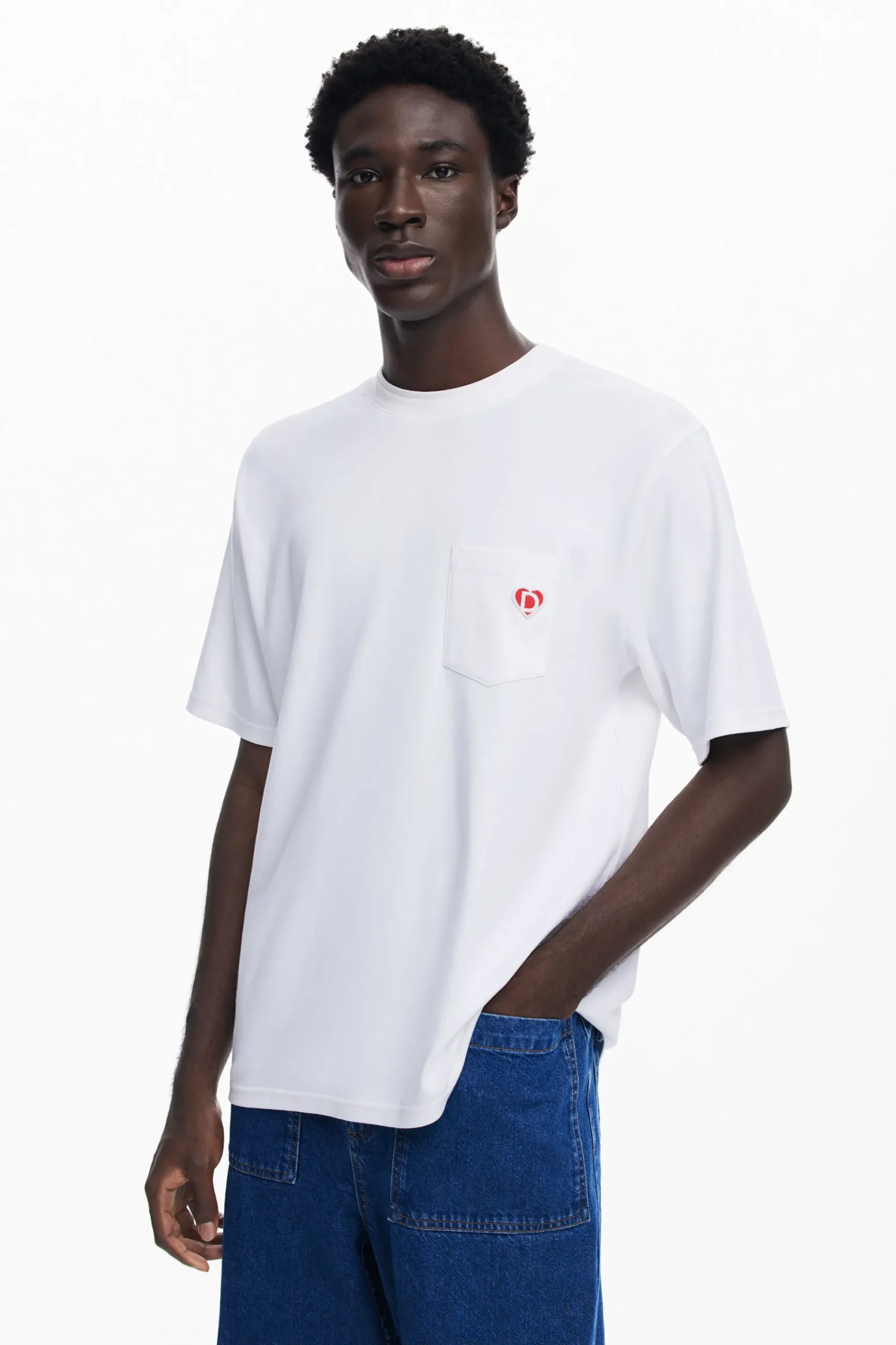 T-shirts<Desigual Camiseta com logo e bolso