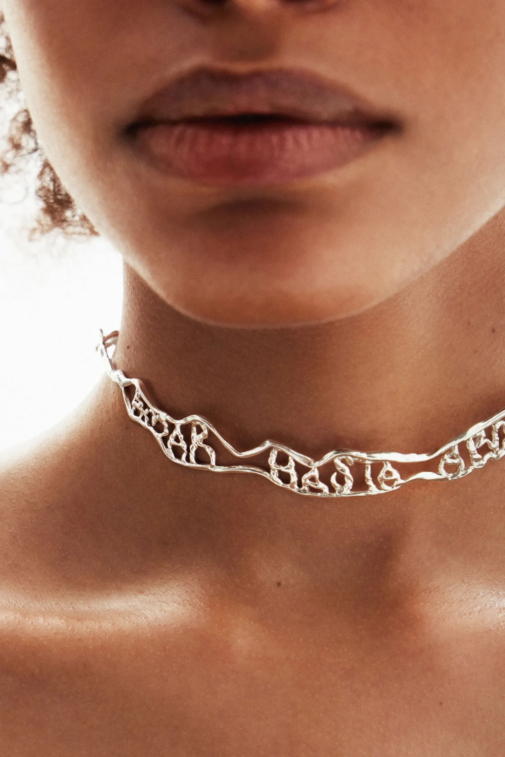 Joalharia<Desigual Colar choker mensagem estreita banho prata Zalio